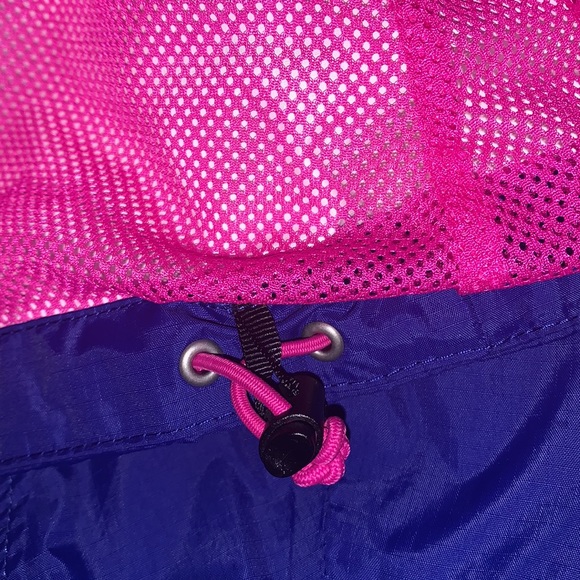 North Face lightweight nylon rain jacket - Picture 7 of 9